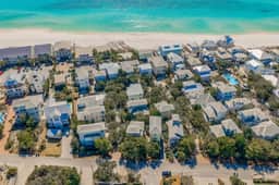 Two Pools, Private Beach, Bikes, Walk to Beach - Image 4