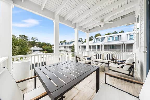 Luxury townhome, Walk to beach, Pool, Sleeps 9 - Image 4
